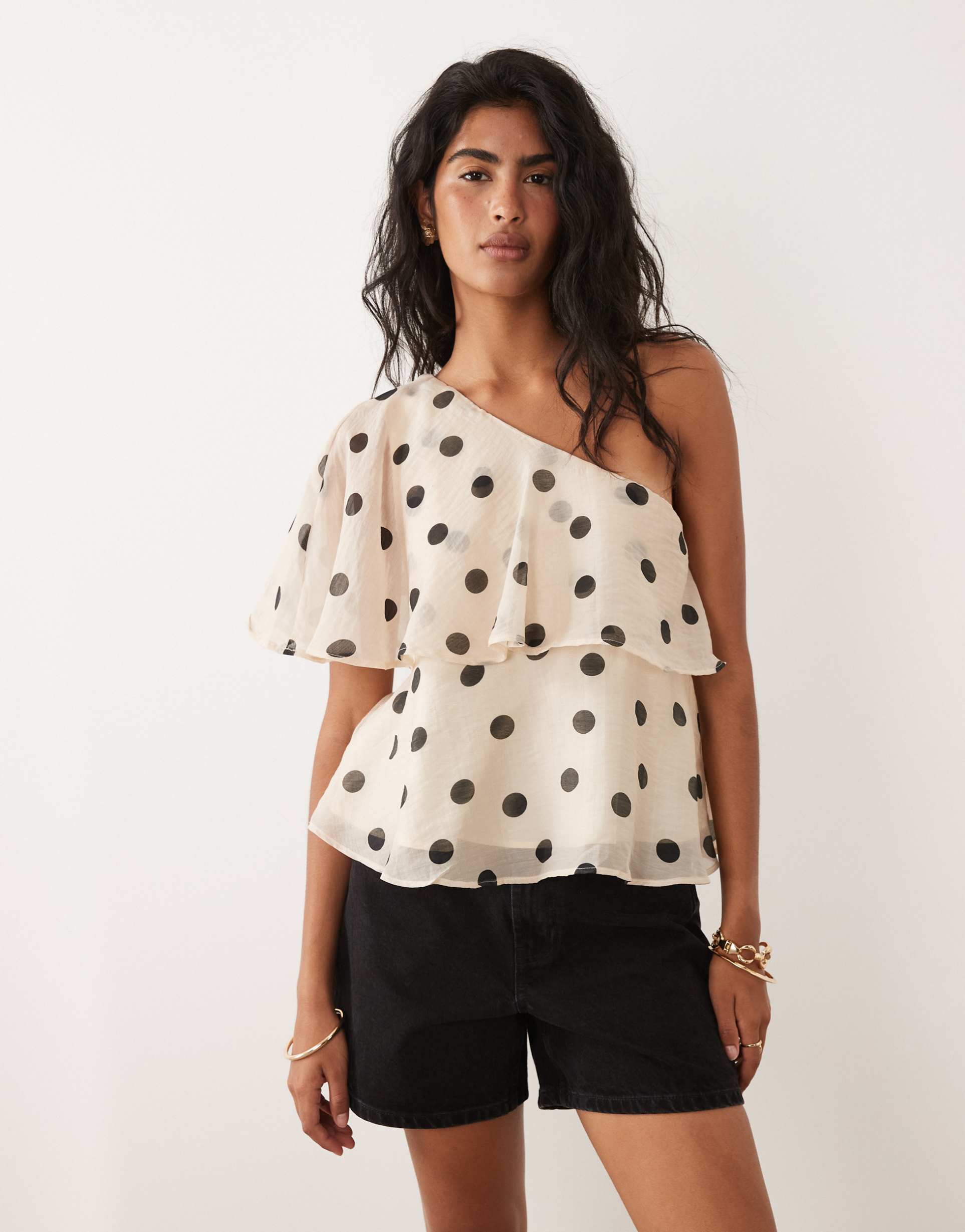 jdy ruffles detail one shoulder top in cream polka dots