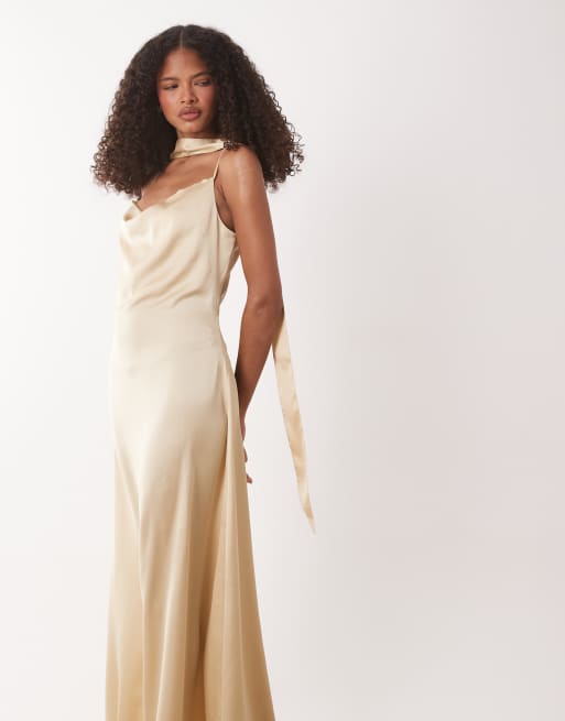 JDY – Satin-Maxikleid in blassem Zitronengelb mit Wasserfallausschnitt, Rückenausschnitt und Schal, 3 von 4