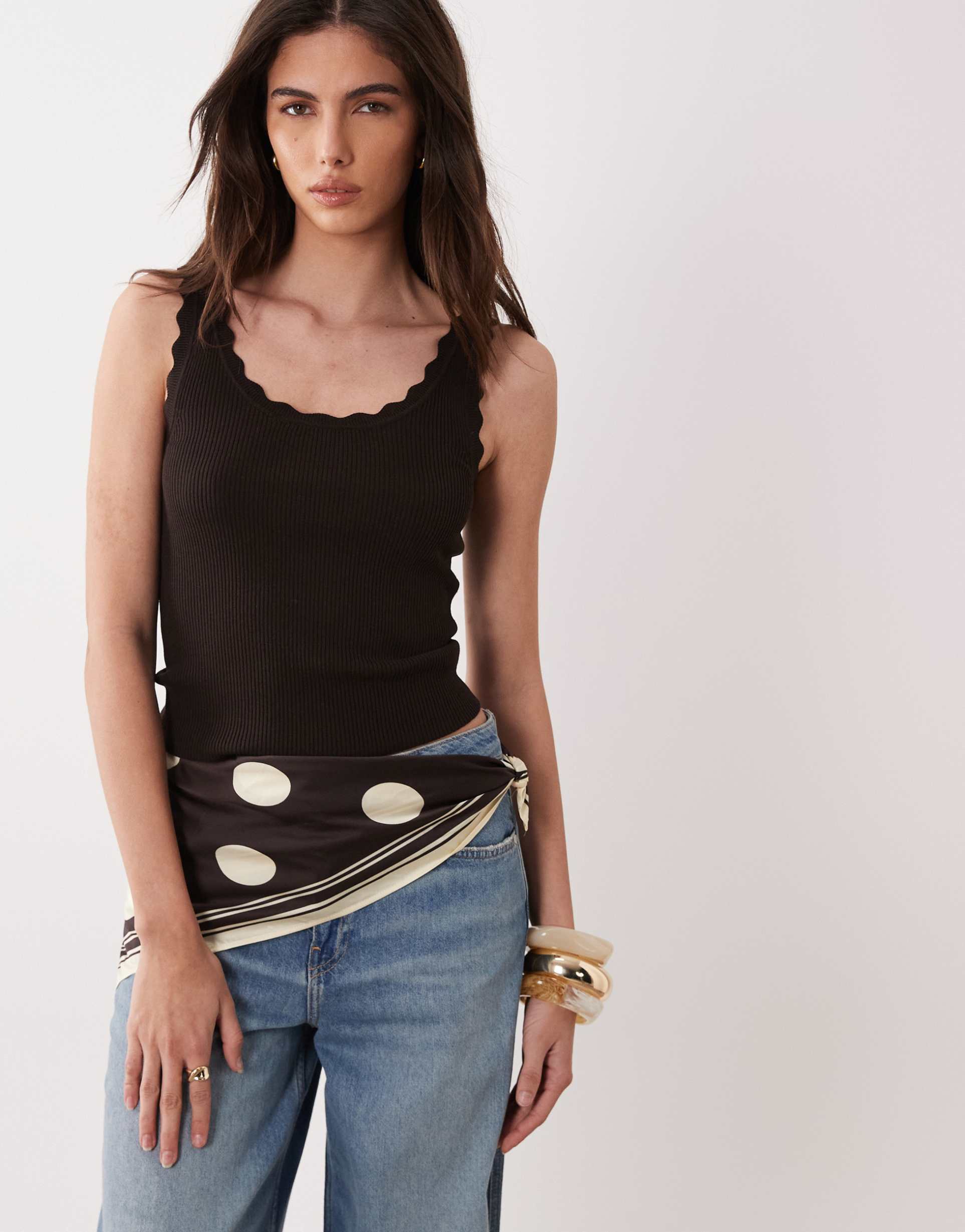 jdy scallop edge knit tank top in chocolate brown