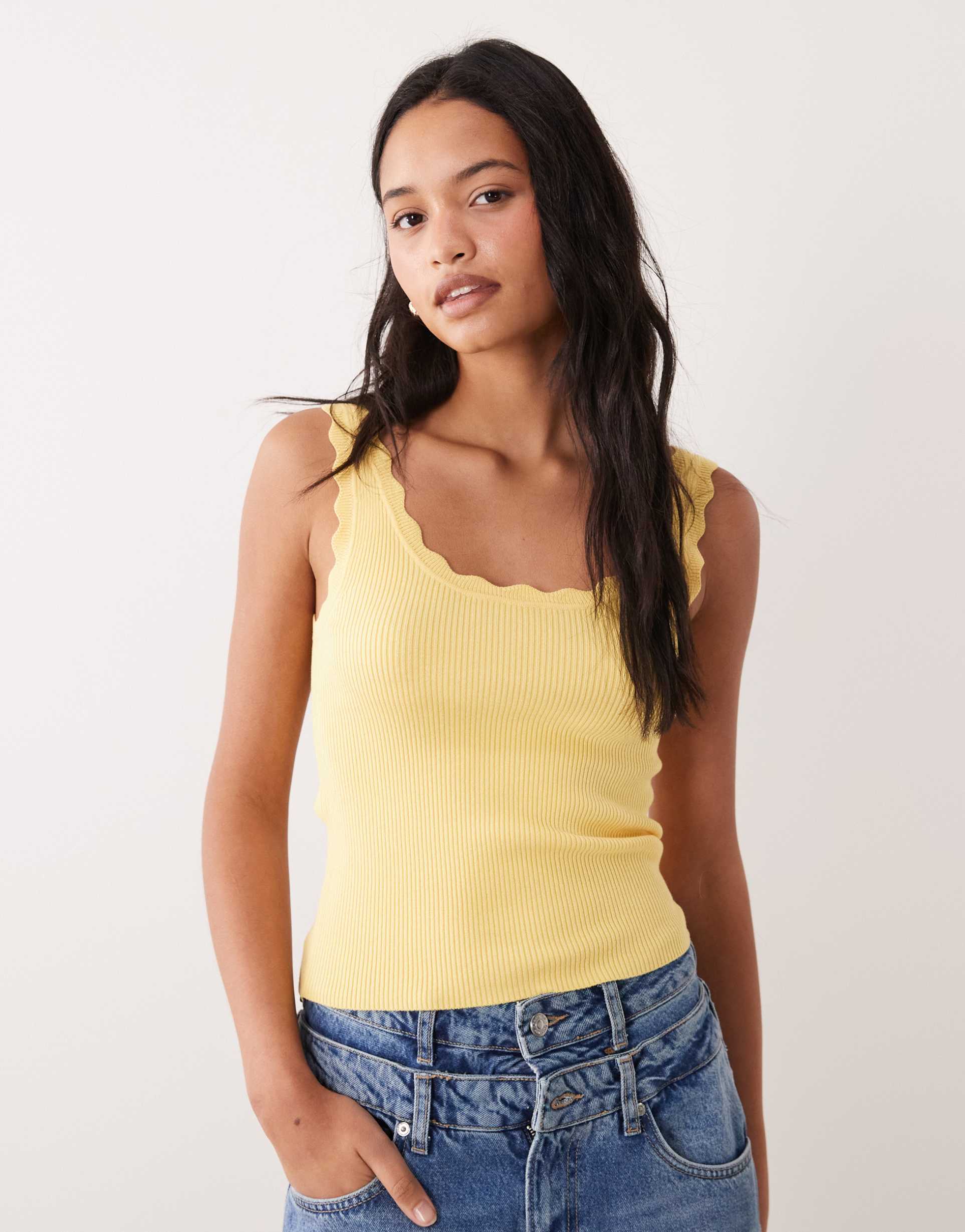 jdy scallop edge knit tank top in yellow