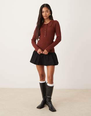 Jdy Scallop Trim Knitted Polo In Brown