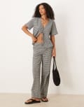 [JDY] JDY seersucker wide leg pants in black gingham (part of a set) S BLACK