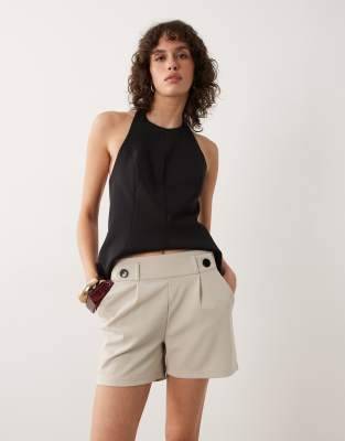 JDY - Short ajusté à détail boutonné - Gris