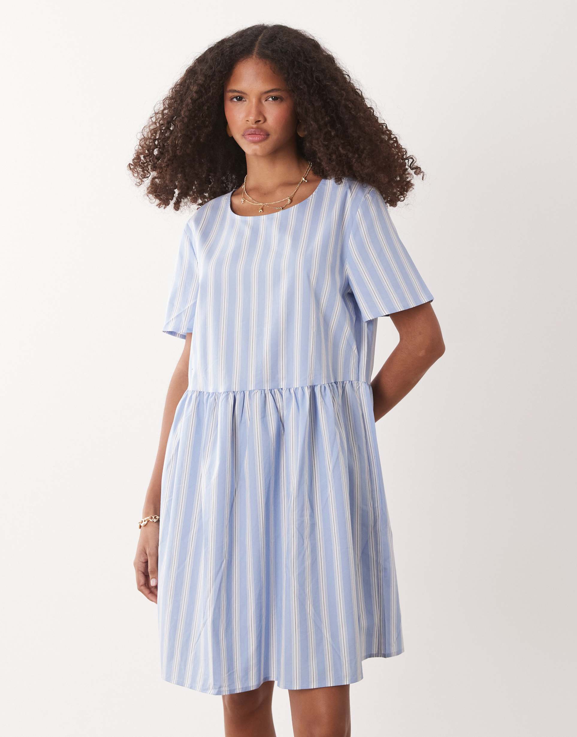 jdy short sleeve mini dress in light blue stripes