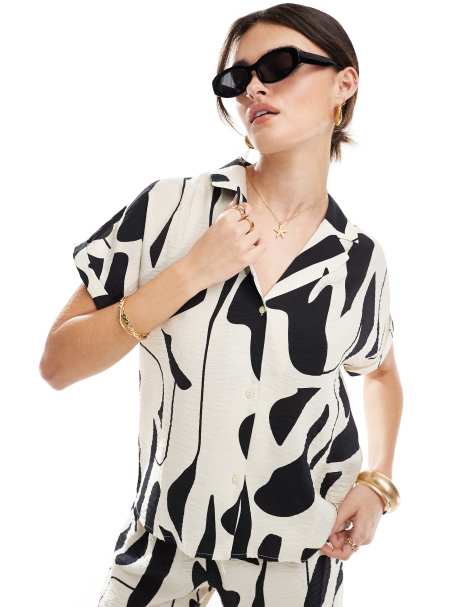JDY short sleeve textured shirt co-ord in abstract mono print - view 1