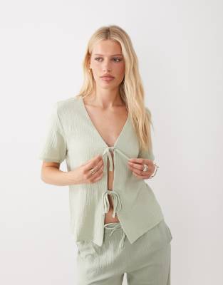 Jdy Short Sleeve Tie Front Cheesecloth Shirt In Green