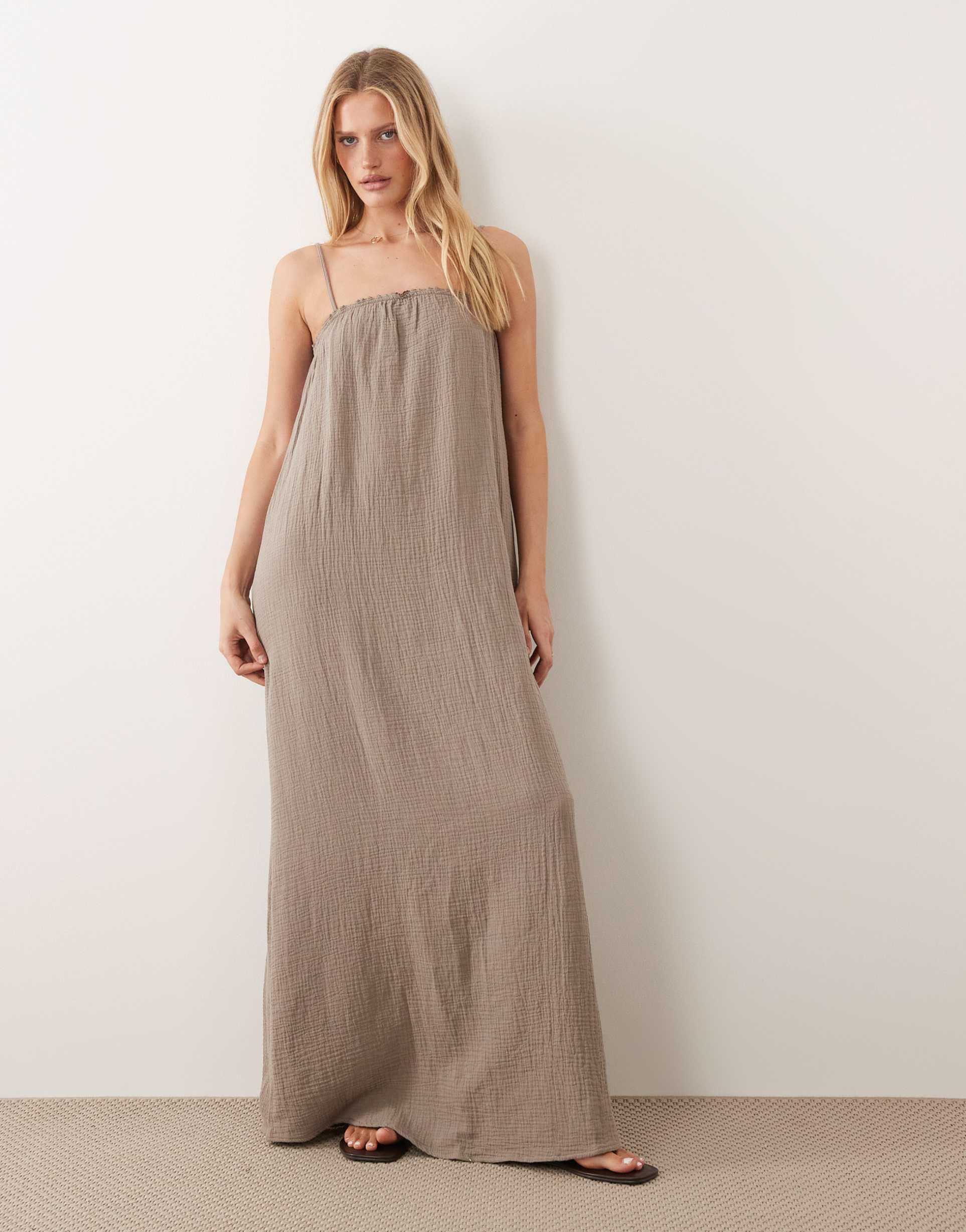jdy sleeveless cheesecloth maxi dress in light brown