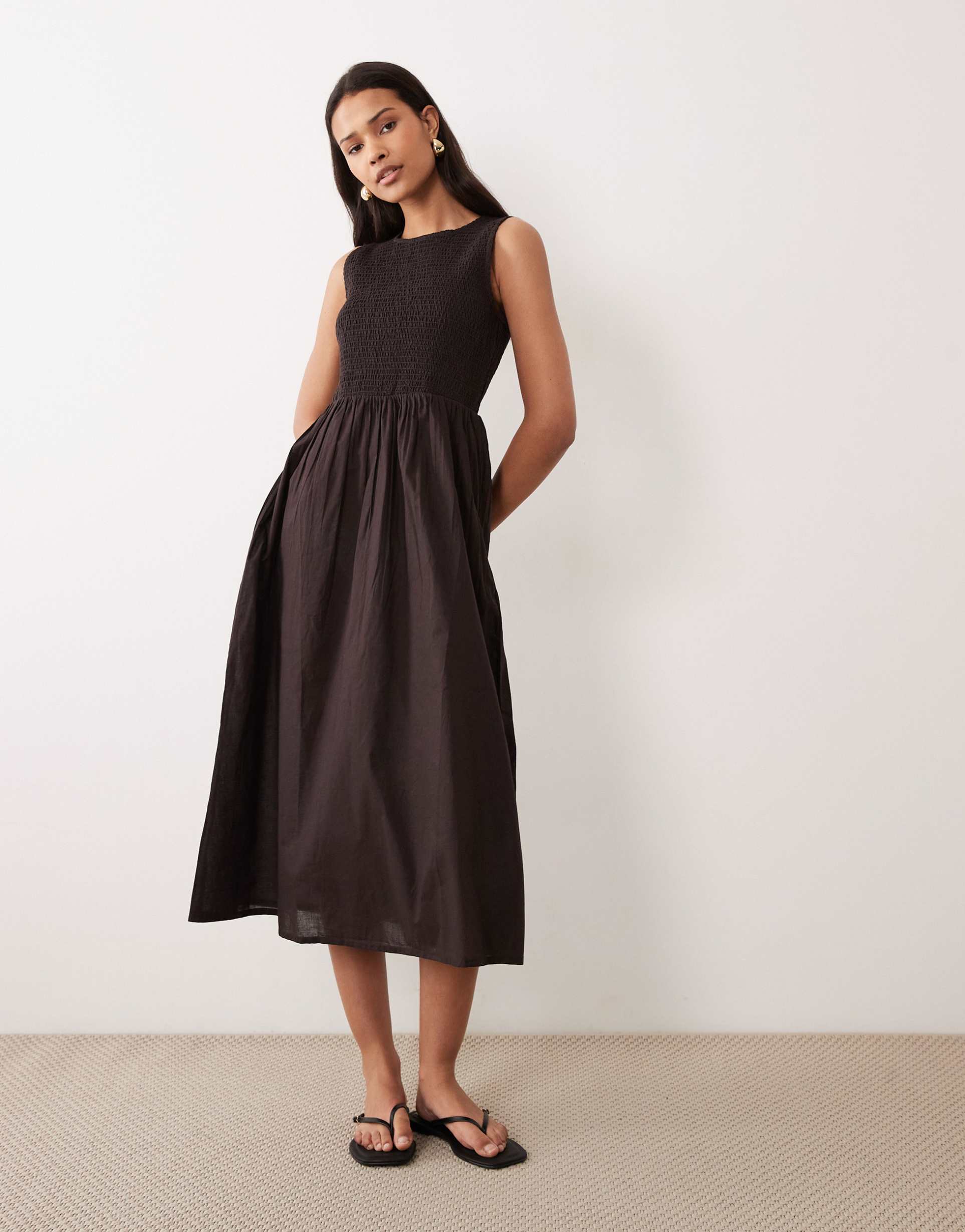 jdy sleeveless smock midi dress in brown