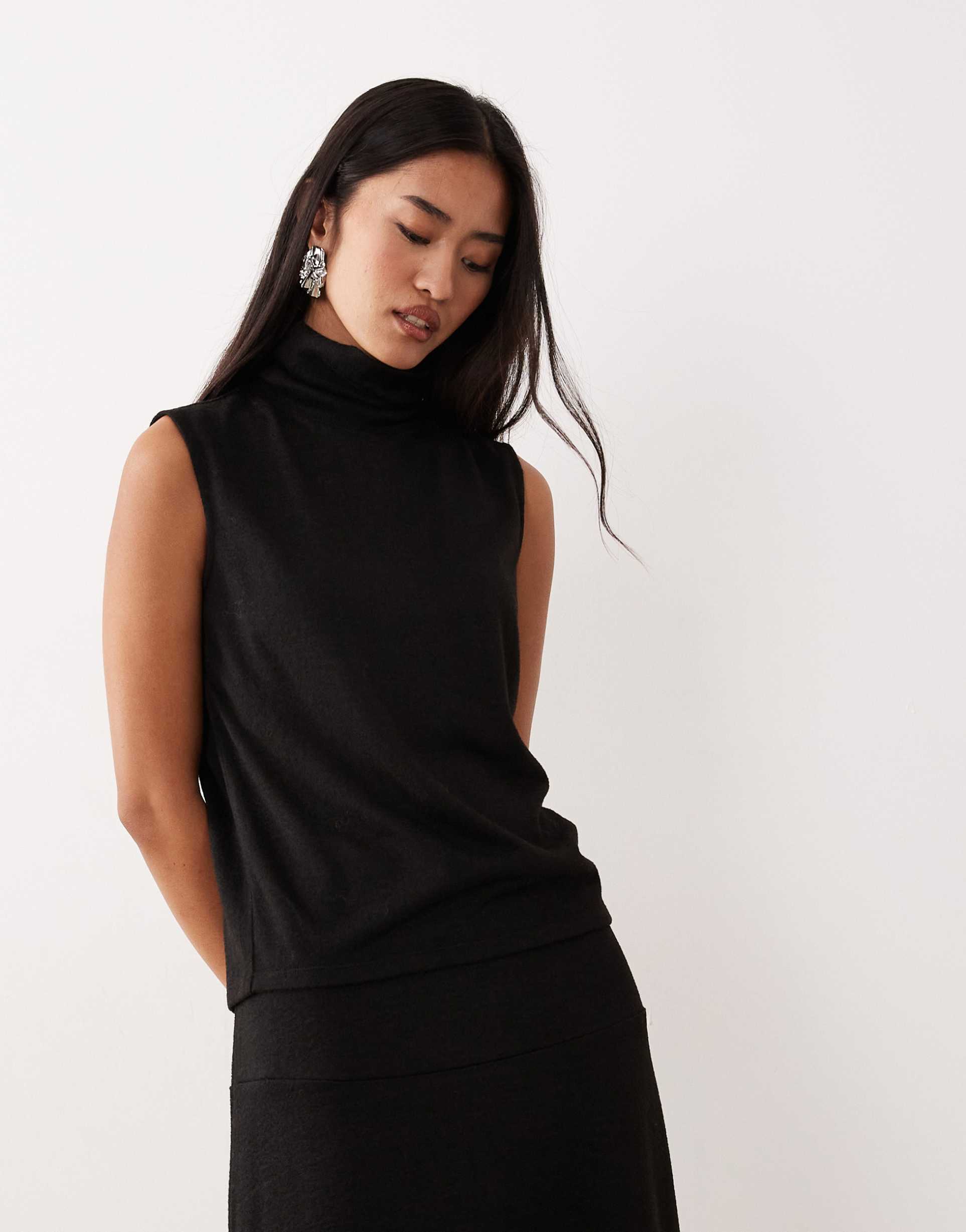jdy sleeveless turtle neck top in black - part of a set