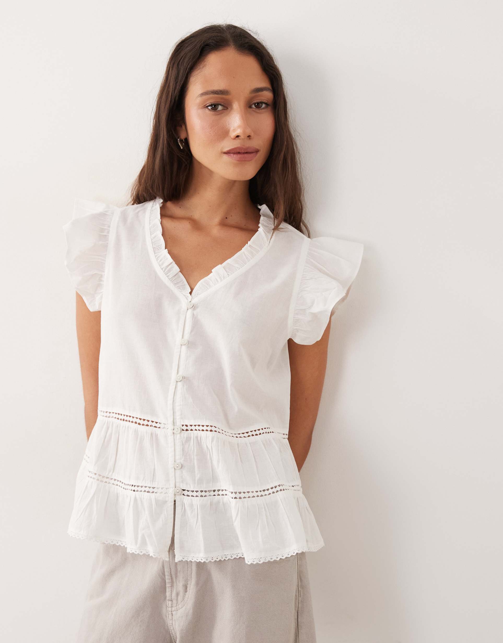 jdy sleeveless v neck shirt with frill detail in white