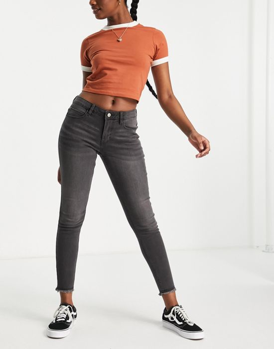 https://images.asos-media.com/products/jdy-sonja-skinny-jeans-in-gray/202436435-1-greydenim?$n_550w$&wid=550&fit=constrain