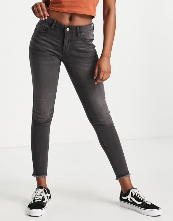 https://images.asos-media.com/products/jdy-sonja-skinny-jeans-in-gray/202436435-4?$n_550w$&wid=550&fit=constrain