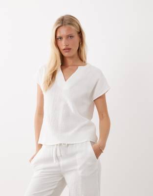 Jdy Split Neck Short Sleeve Cheesecloth Top In White