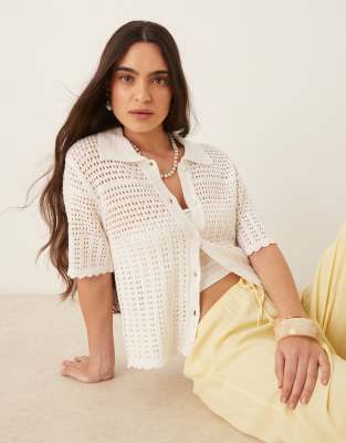 JDY - Strickjacke aus durchbrochenem Strick in Weiß mit Polokragen