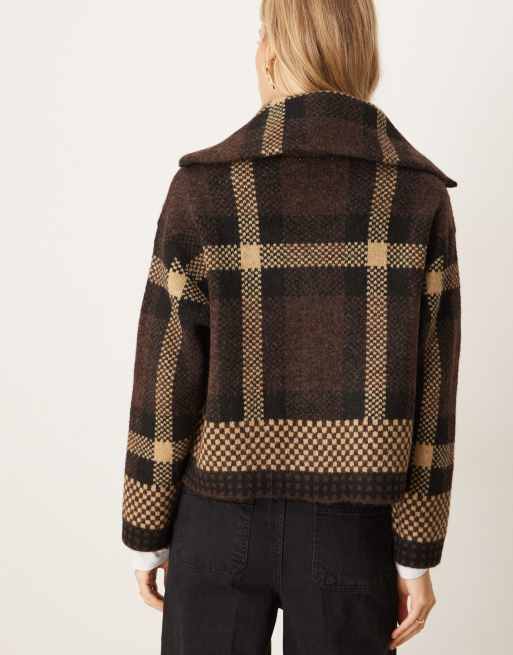 JDY – Strickjacke in Braun kariert mit offenem Kragen und Reißverschluss, 4 von 4