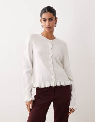 JDY - Strickjacke in Weiß mit Rüschendetails