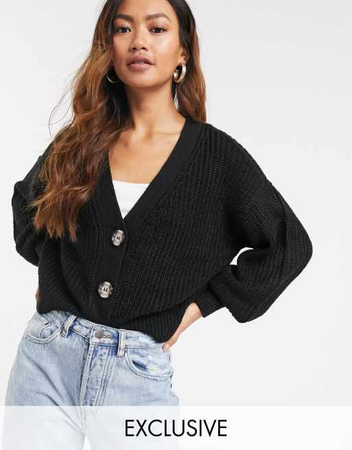 JDY – Svart stickad kofta med kontrasterande knappar