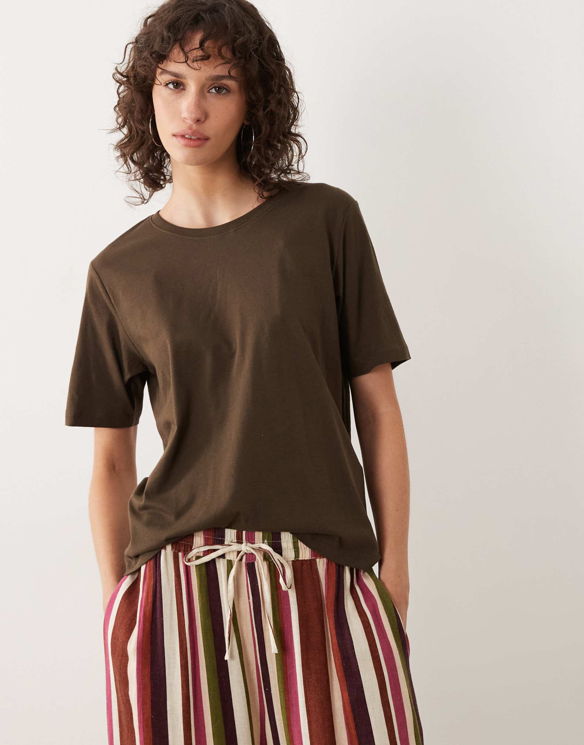 jdy t-shirt in dark chocolate brown