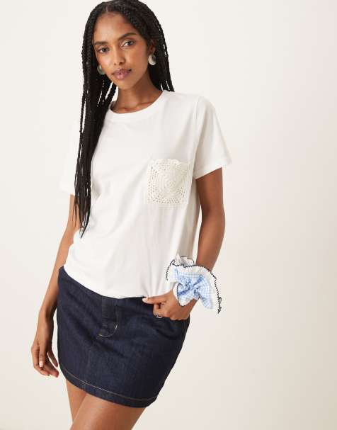 JDY - T-shirt met gehaakt zakdetail in wit - view 1