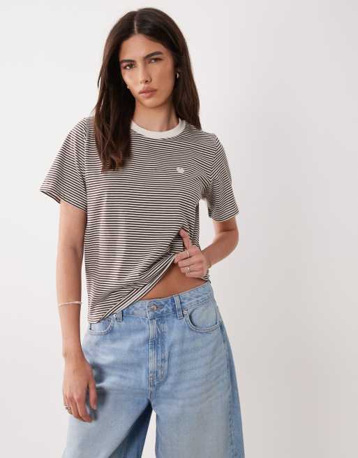 JDY – T-Shirt mit braunen Streifen und Herzprint, 2 von 4