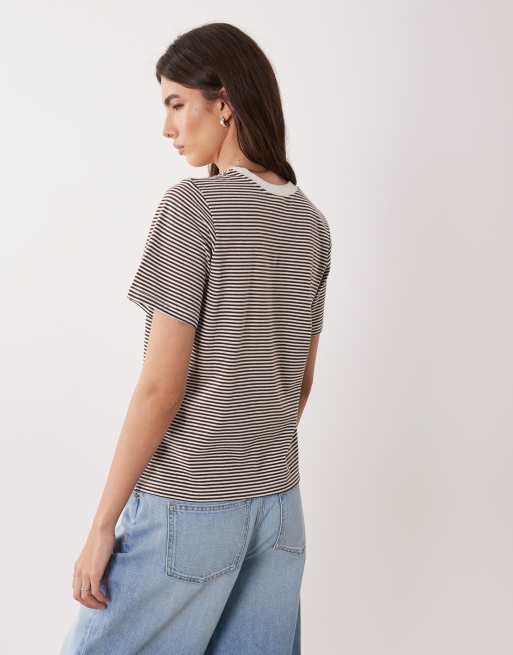 JDY – T-Shirt mit braunen Streifen und Herzprint, 4 von 4