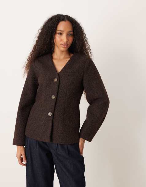 JDY – Taillierte Blazerjacke aus Bouclé in Schokobraun - view 1