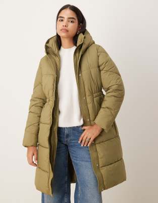 JDY - Taillierte Longline-Steppjacke in Grün