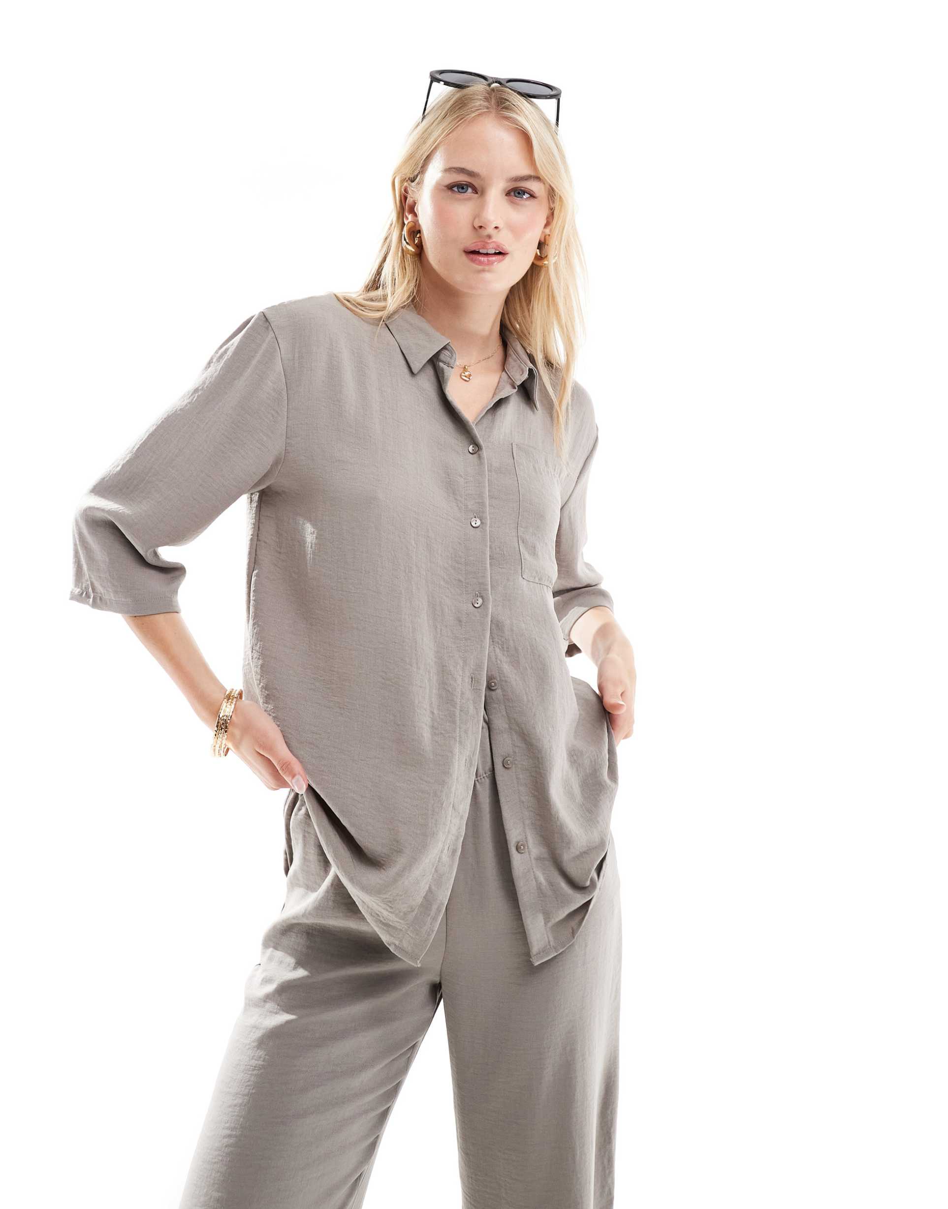 jdy tall 3/4 sleeve loose shirt in taupe - part of a set