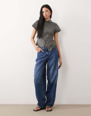 JDY Tall - Barrel-Jeans in Mittelblau mit mittelhohem Bund