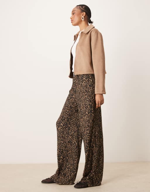 JDY Tall - Broek met wijde pijpen en textuur in luipaardprint, 2 van 5