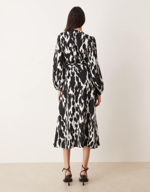 JDY Tall - Midaxi-kjole med slå om-design og abstrakt print, 3 af 4