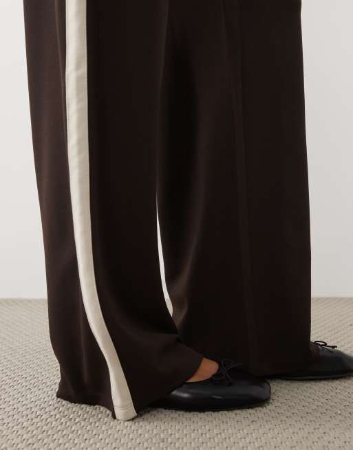 JDY Tall - Pantalones de pernera ancha con raya lateral en marrón, 4 de 5