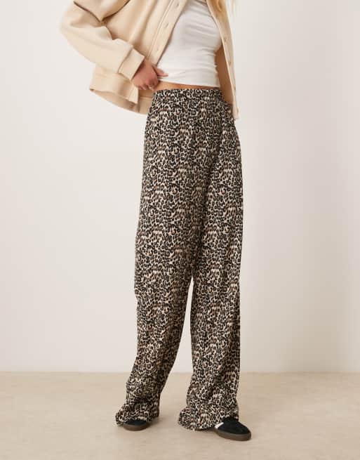 JDY Tall - Pantaloni testurizzati a fondo ampio con stampa leopardata, 4 di 5