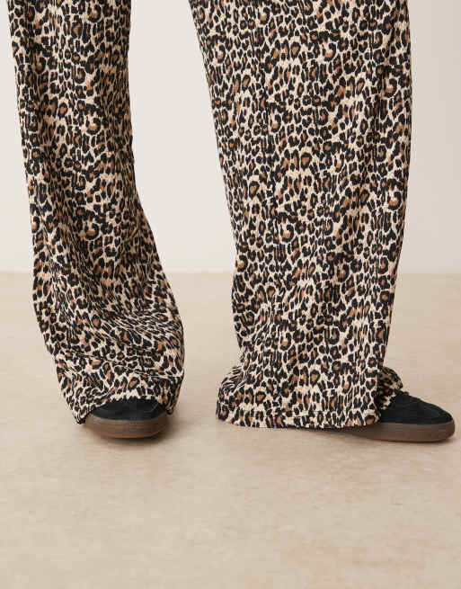 JDY Tall - Pantaloni testurizzati a fondo ampio con stampa leopardata, 5 di 5
