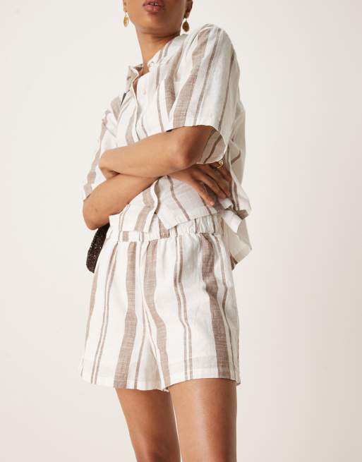 JDY Tall textured shorts in beige stripes (part of a set), 3 of 5