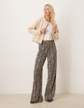 [JDY Tall] JDY Tall textured wide leg pants in leo print-Neutral S L36 BIRCH ALL-OVER PRINT: LEO