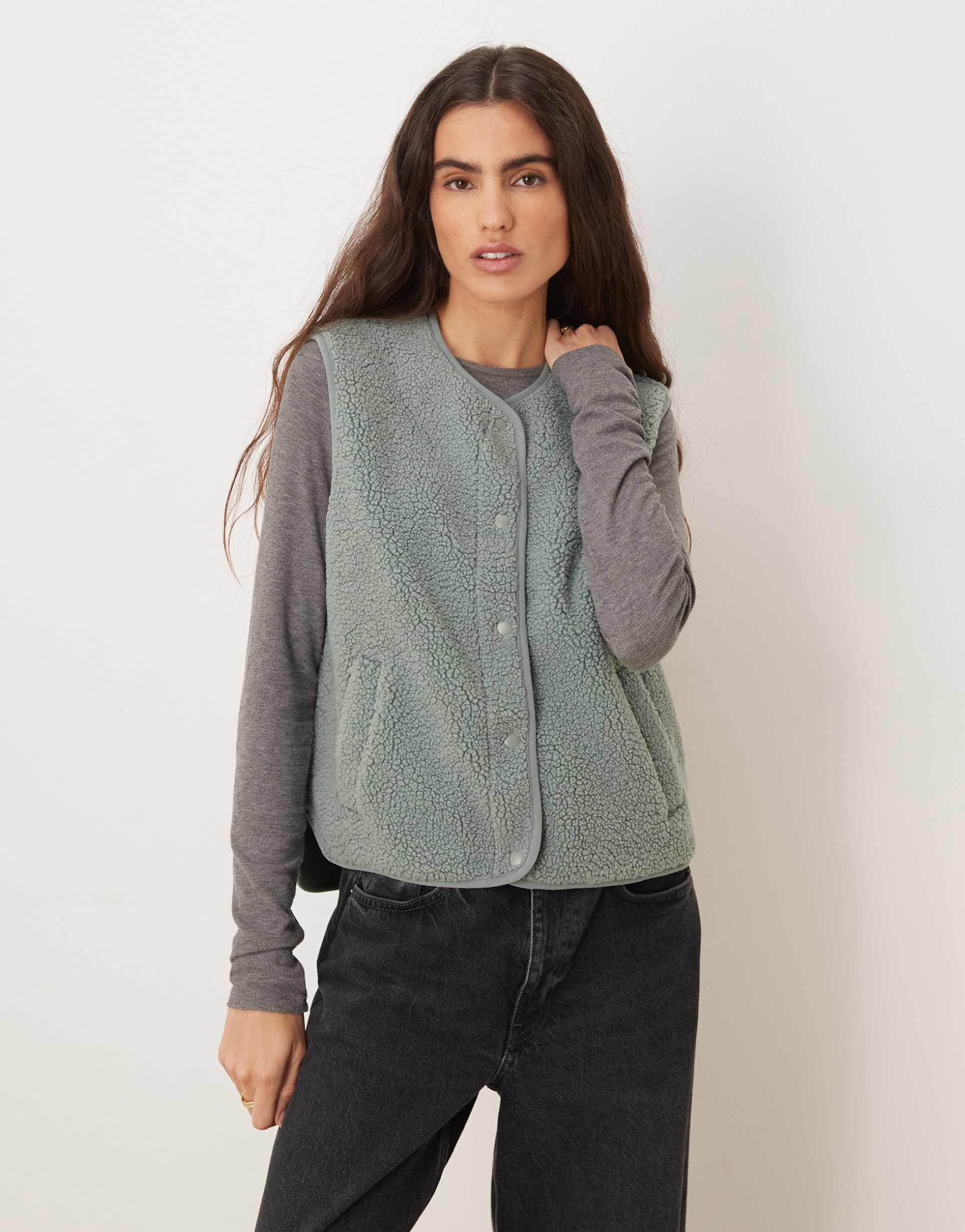 jdy teddy vest in sage green