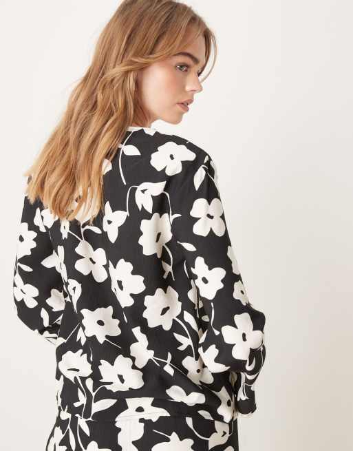 JDY tie detail top co-ord with floral print in black , 2 of 4
