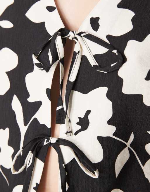 JDY tie detail top co-ord with floral print in black , 3 of 4