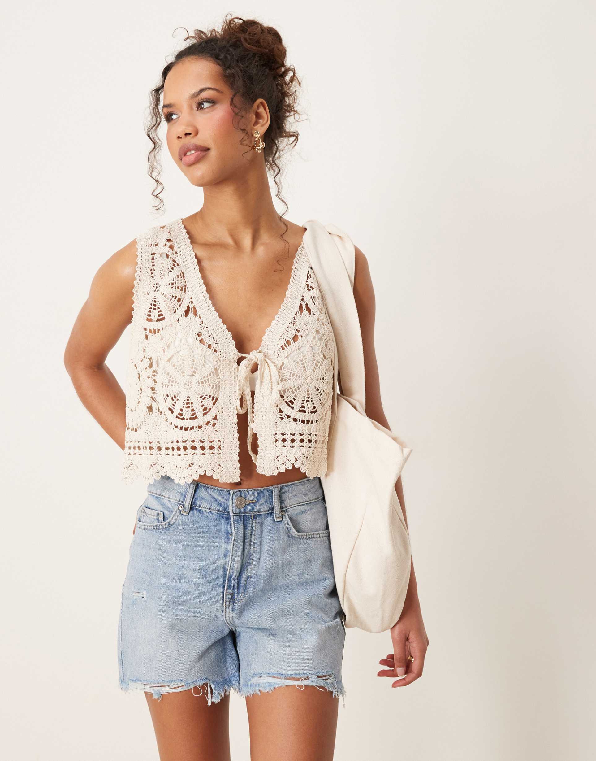 jdy tie front crochet vest in cream