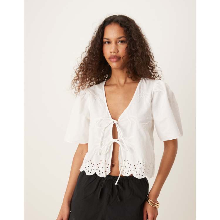 207717784-1-white?$n_750w$&wid