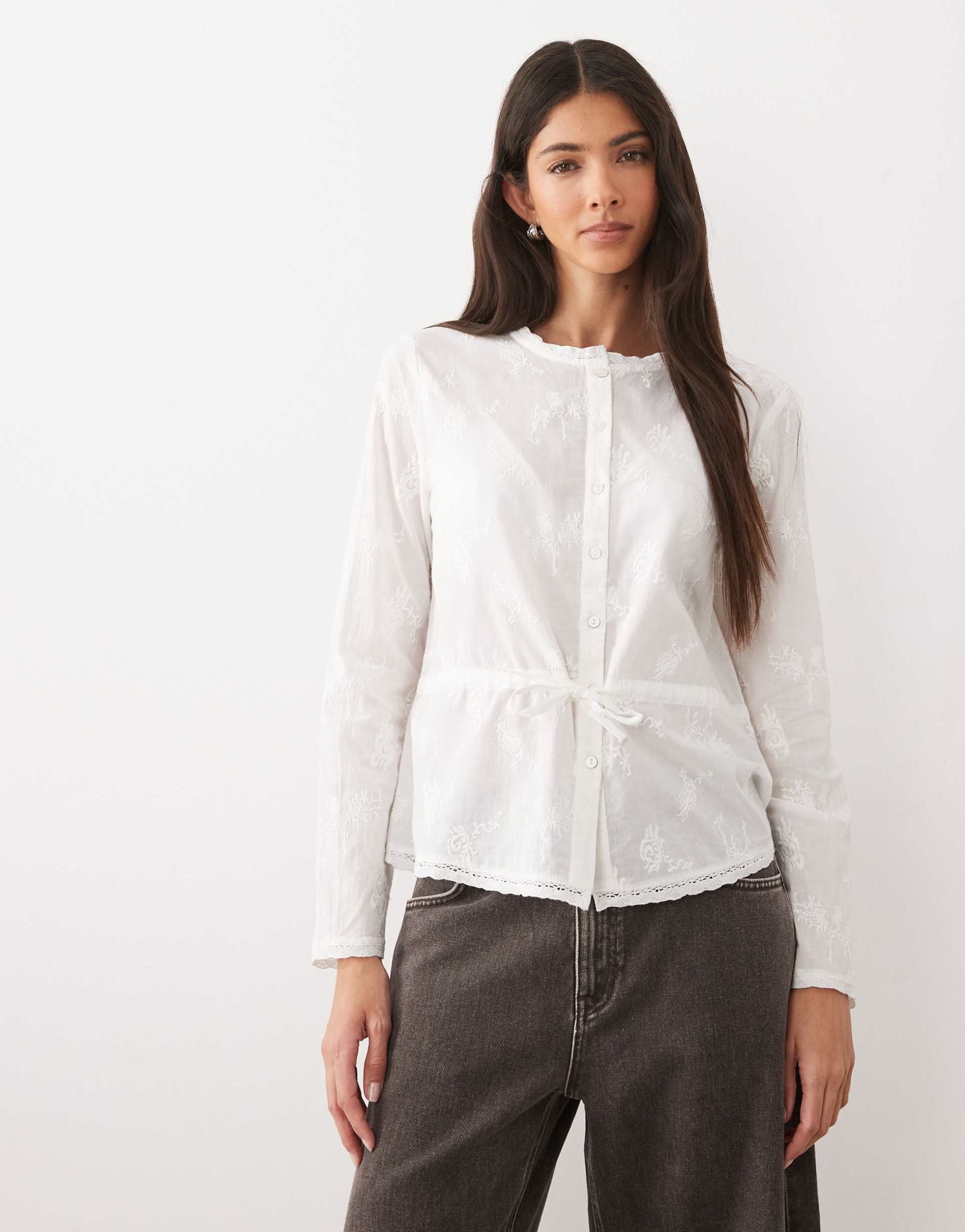 jdy tie waist shirt with floral embroidery in white