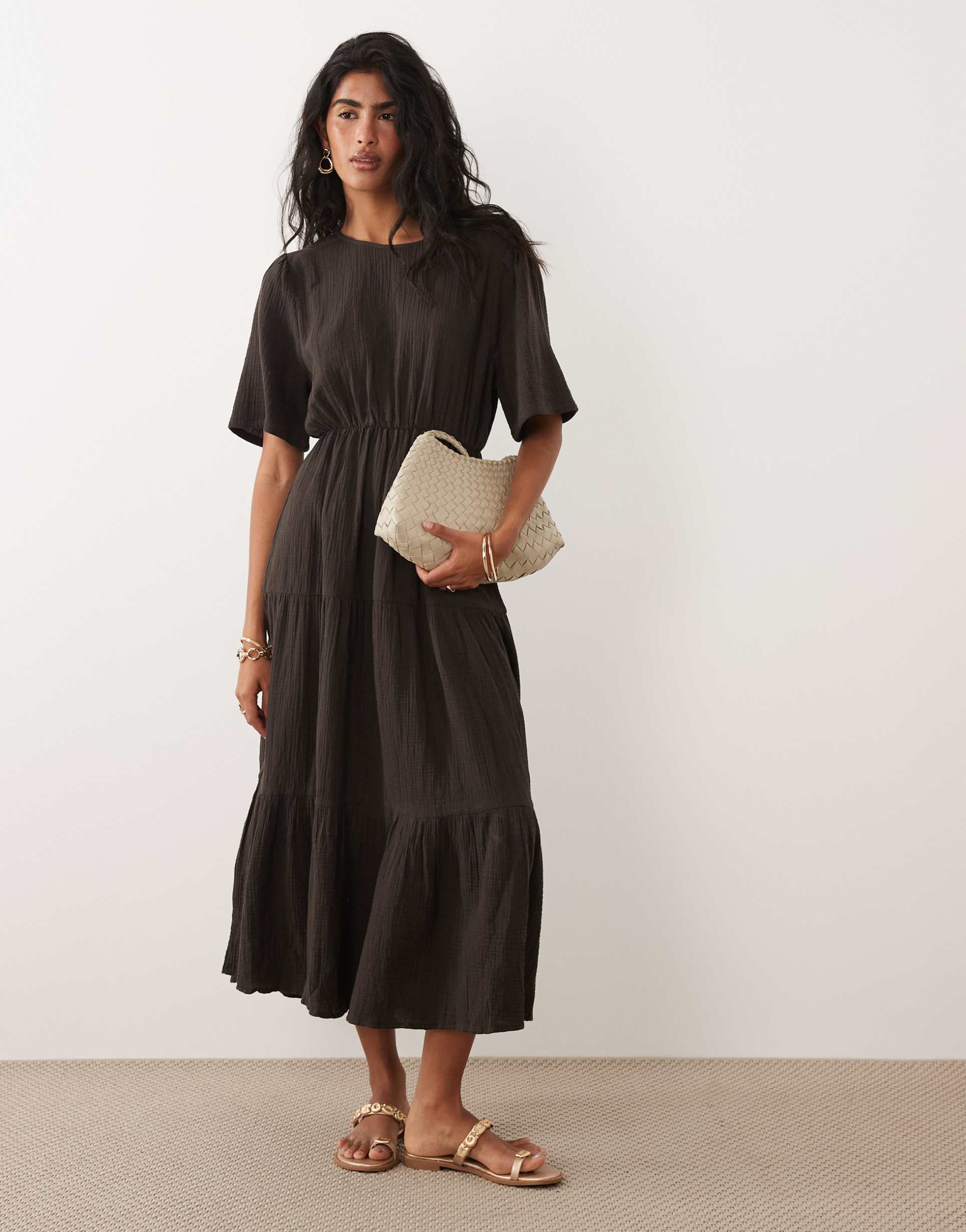 jdy tiered midi dress in chocolate brown