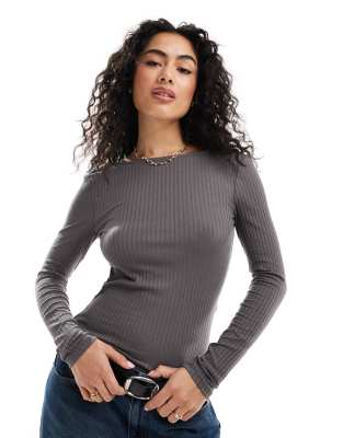JDY - Top a maniche lunghe grigio scuro a coste scollato sul retro