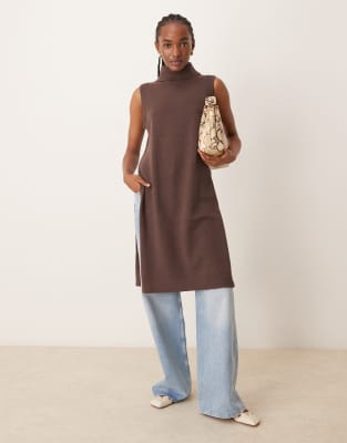 JDY - Top long sans manches en maille à col montant - Marron chocolat