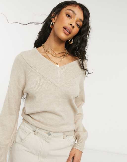 Beige v 2025 neck sweater