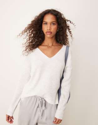 v-neck sweater in off white