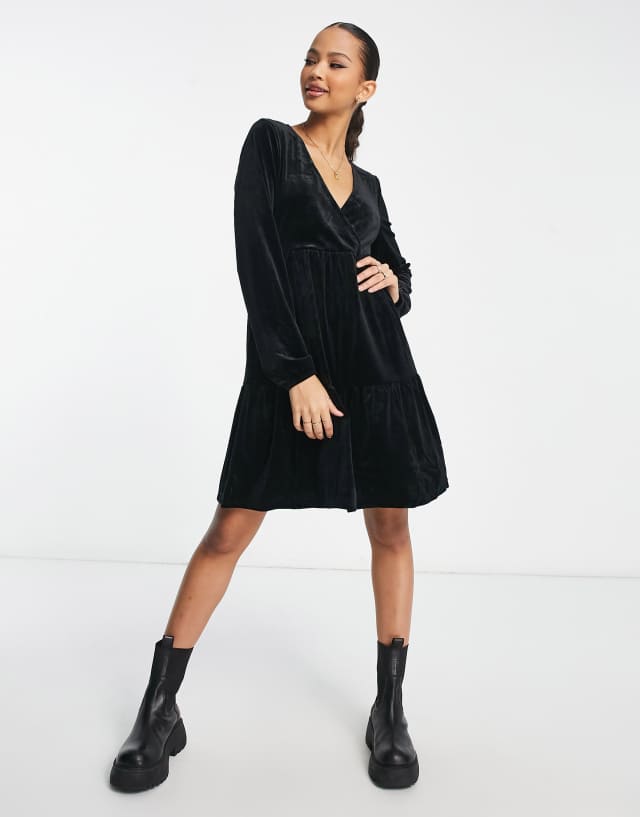 JDY velvet V-neck dress in black