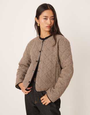 JDY - Wattierte Jacke in Braun mit Hahnentrittmuster-Brown