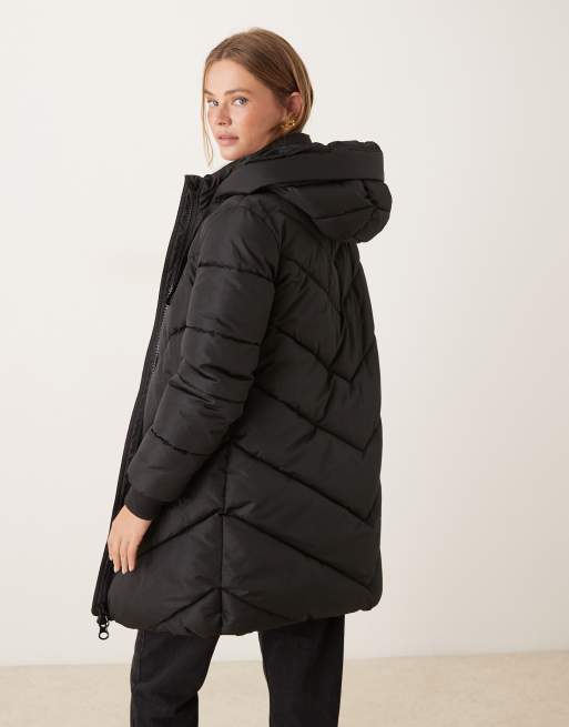 JDY – Wattierter Mantel in Schwarz mit Winkelstreifen-Steppmuster und Kapuze, 4 von 4